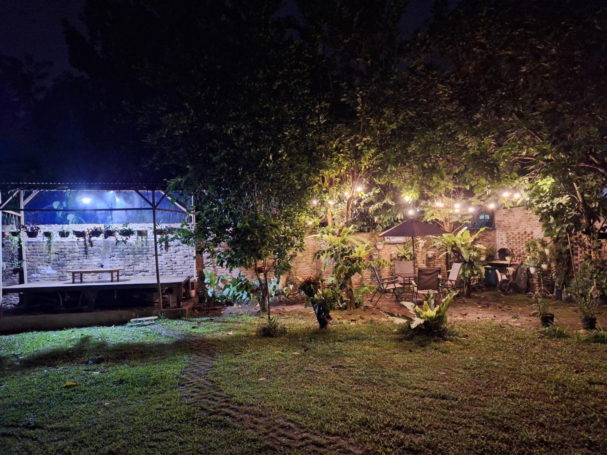 Bua Guest House Медан Екстер'єр фото