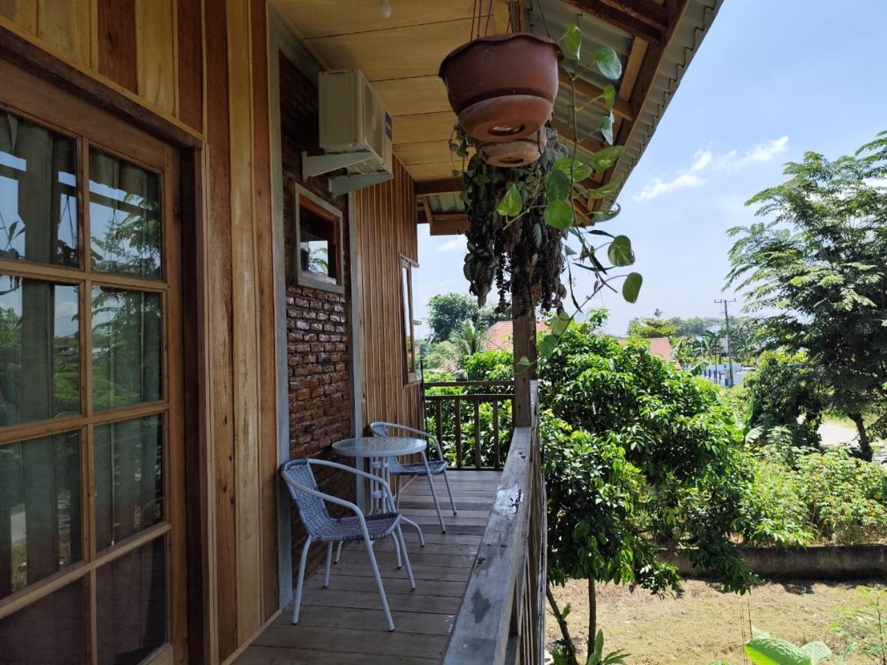 Bua Guest House Медан Екстер'єр фото