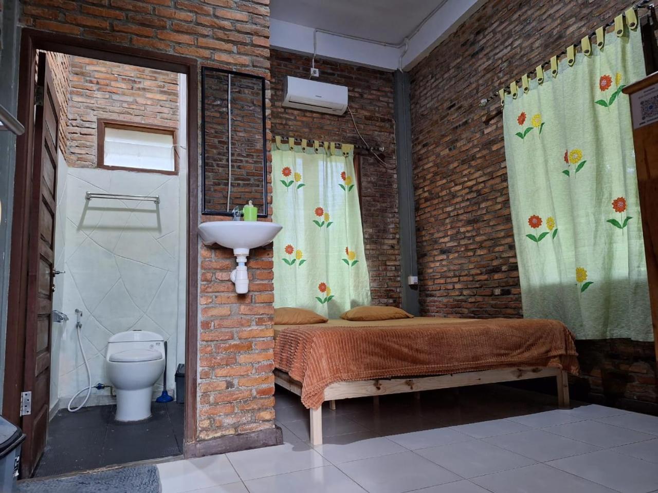 Bua Guest House Медан Екстер'єр фото